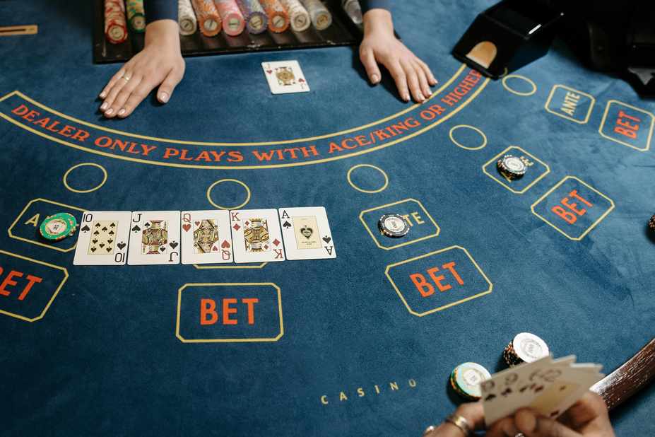 Insights into Online Gaming: An Interview with Imperial Wins Casino Experts